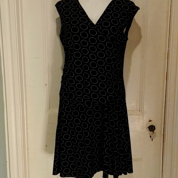 Vamp Black and White Knee Length Stretchy Pull On Style Dress - Picture 2 of 5